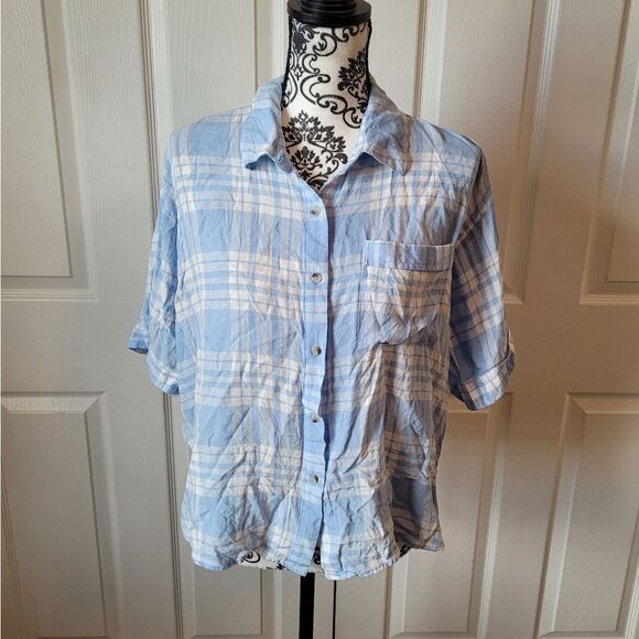Hint of blush blue plaid woman's button up Short sleeve top - Picture 1 of 6